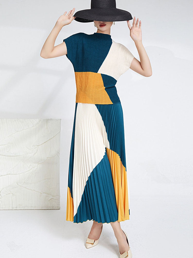 Emma Contrast Color Pleated 2 Pieces Set