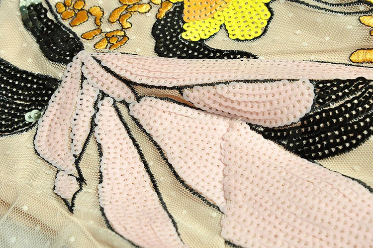 Royalty Runway Midi-Kleid in A-Linie mit Schmetterlingsärmeln, Paillettenstickerei und schmalem Schnitt für Damen