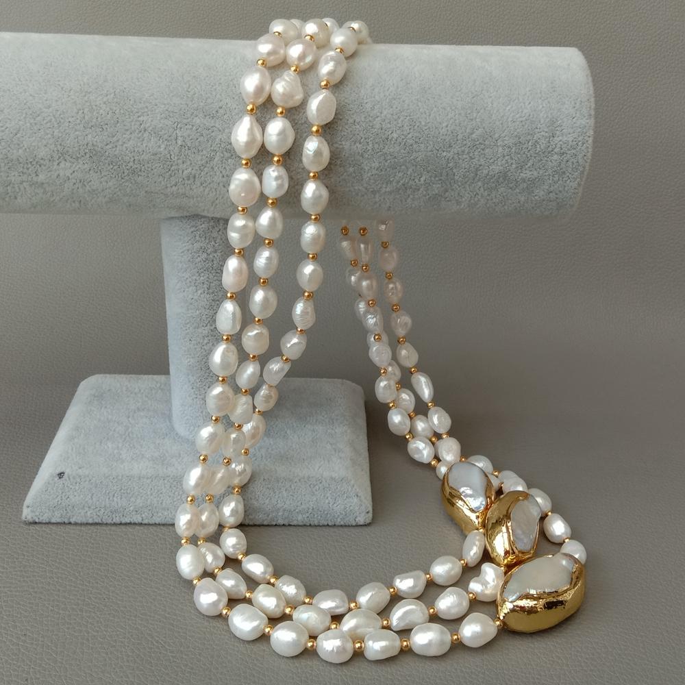 Vergoldete Halskette mit barocken Keshi-Perlen und vergoldeten Verbindungsstücken