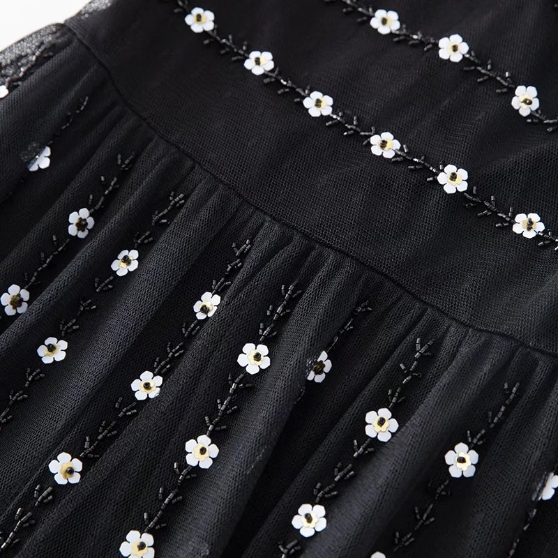 Wren ärmelloses Vintage-Kleid aus schwarzem Netzstoff mit Gürtel und luxuriöser Stickerei