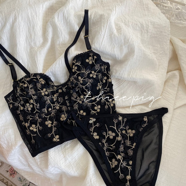 New Embroidery Lace Flowers Bustier set