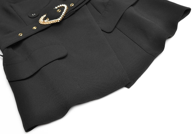 مجموعة مكونة من قطعتين من معطف سترة سوداء وتنورة متوسطة الطول مطرزة شبكيًا من سيليست