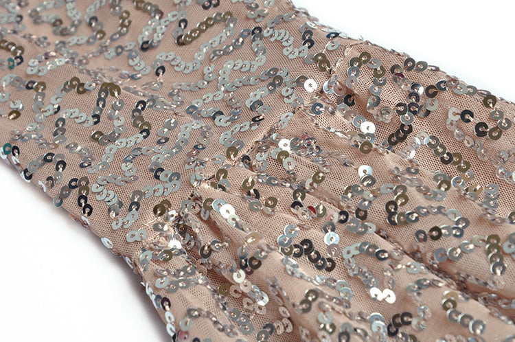 فستان مايا فاخر مزين بالترتر ورقبة على شكل حرف V وأكمام واسعة فستان شبكي رائع للحفلات بطبقات من الكيك